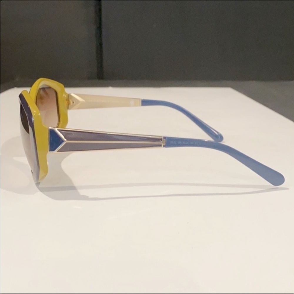 Authentic Burberry luxury designer signature large sunglasses - Picture 6 of 10